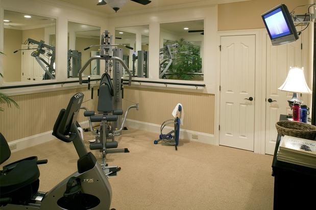 Transitional Home Gym with wall to wall carpet