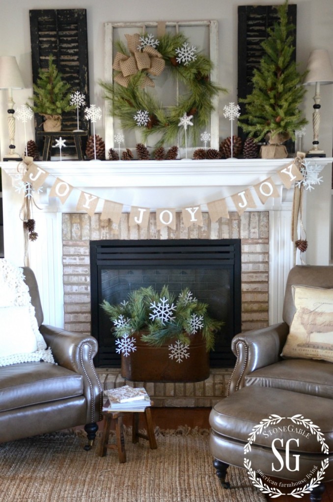 CHRISTMAS FARMHOUSE MANTEL