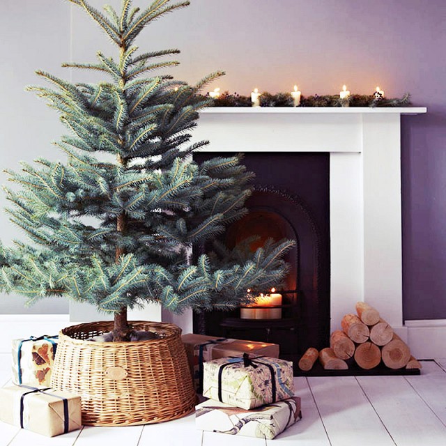 no fuss minimalist Christmas tree mantel