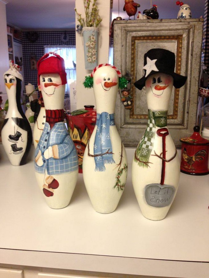 Turn Bowling Pins into Snowmen...so cute! These are the BEST Homemade Christmas Decorations & Craft Ideas!