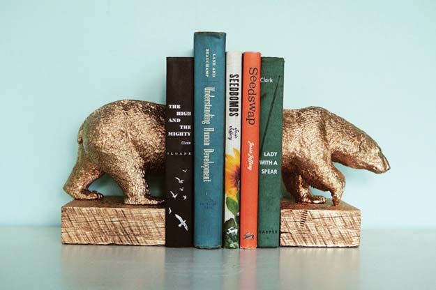 Gold DIY Projects and Crafts - Gilded Polar Bear Bookends - Easy Room Decor, Wall Art and Accesories in Gold - Spray Paint, Painted Ideas, Creative and Cheap Home Decor - Projects and Crafts for Teens, Apartments, Adults and Teenagers http://diyprojectsforteens.com/diy-projects-gold