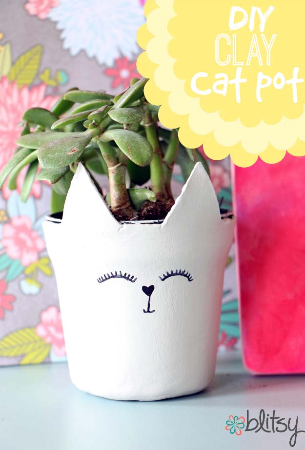 DIY Room Decor Ideas in Black and White - Cats and Plants - Creative Home Decor and Room Accessories - Cheap and Easy Projects and Crafts for Wall Art, Bedding, Pillows, Rugs and Lighting - Fun Ideas and Projects for Teens, Apartments, Adutls and Teenagers http://diyprojectsforteens.com/diy-decor-black-white