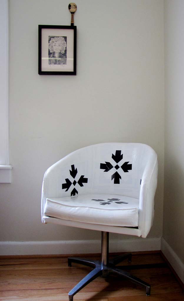 DIY Room Decor Ideas in Black and White - Duct Tape Chair - Creative Home Decor and Room Accessories - Cheap and Easy Projects and Crafts for Wall Art, Bedding, Pillows, Rugs and Lighting - Fun Ideas and Projects for Teens, Apartments, Adutls and Teenagers http://diyprojectsforteens.com/diy-decor-black-white