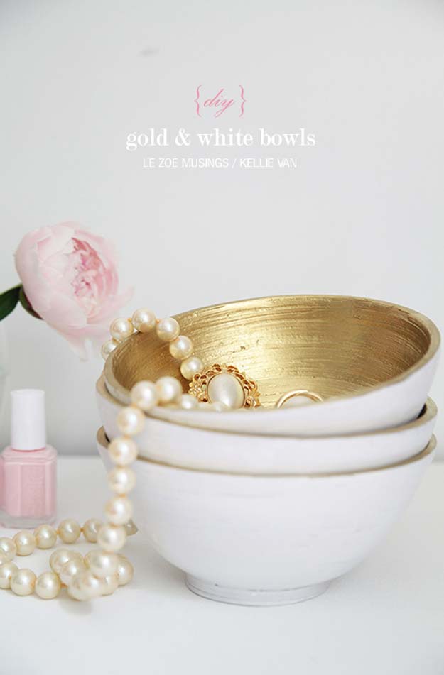Gold DIY Projects and Crafts - DIY Gold and White Bowls - Easy Room Decor, Wall Art and Accesories in Gold - Spray Paint, Painted Ideas, Creative and Cheap Home Decor - Projects and Crafts for Teens, Apartments, Adults and Teenagers http://diyprojectsforteens.com/diy-projects-gold