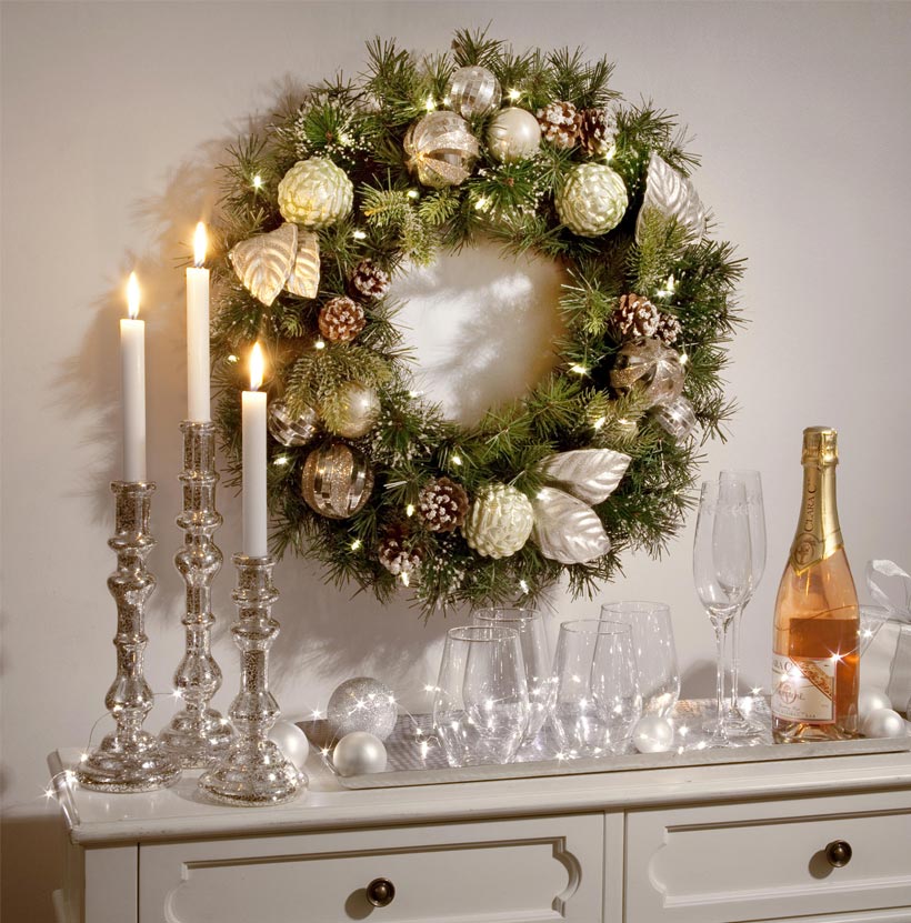 Christmas Decorating Ideas-Small Spaces-How To Display Ornaments-Wreath