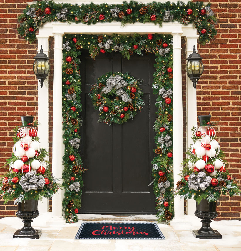 Dress Your Home to Impress with These Outside Christmas Decorations-Houndstooth Christmas Wreath Entryway