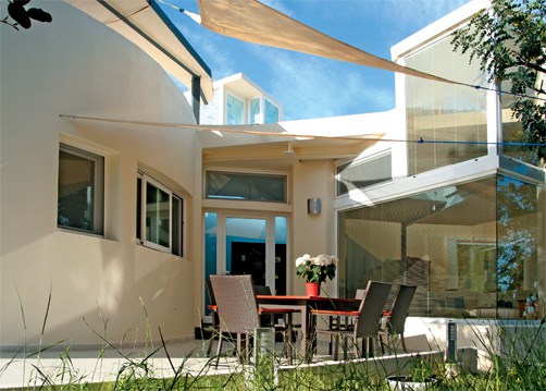outdoor living space modern villa design ideas
