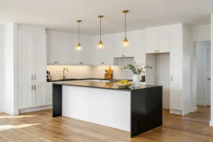 20 Kitchens With Black Worktops That Look Striking Without Feeling Heavy