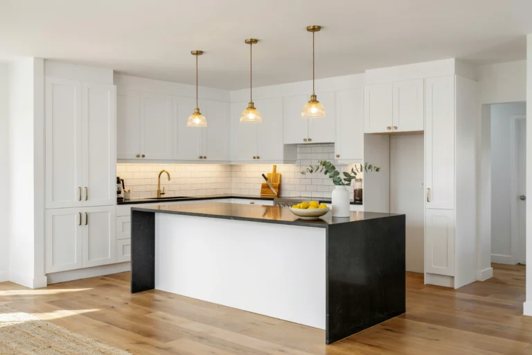 20 Kitchens With Black Worktops That Look Striking Without Feeling Heavy