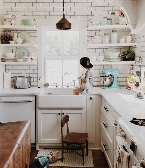 white kitchen with open shelves design idea