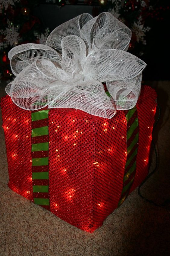 How to Make a Lighted Christmas Box Decoration. 