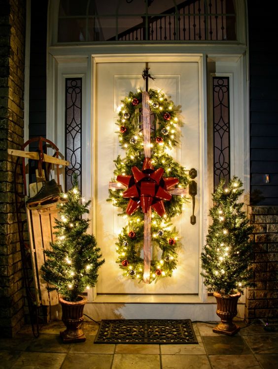 DIY Triple Hanging Wreaths for Christmas Decor. 
