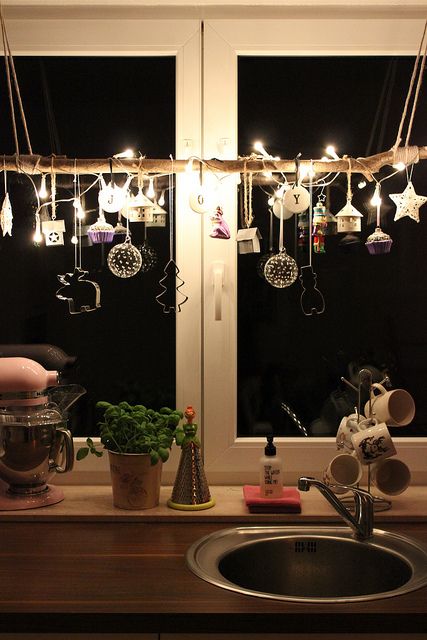 lighted-christmas-window-decorations