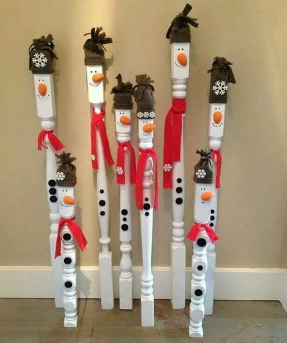 DIY Spindle Snowmen...these are the BEST Homemade Christmas Decorations & Craft Ideas!