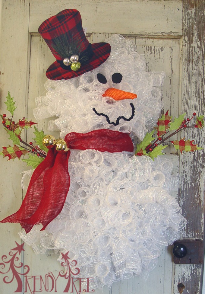 Homemade Snowman Wreath...these are the BEST DIY Christmas Decorations & Craft Ideas!
