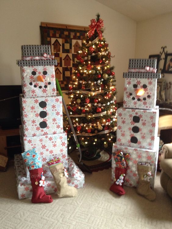 Wrap & Stack Presents to look like a Snowman....over 60 of the BEST Christmas Decorations & Craft Ideas!