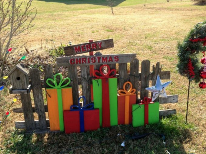 Use an old fence and scrap wood to make this adorable Christmas decoration....featured in Over 60 of the BEST Holiday Decorating Ideas!