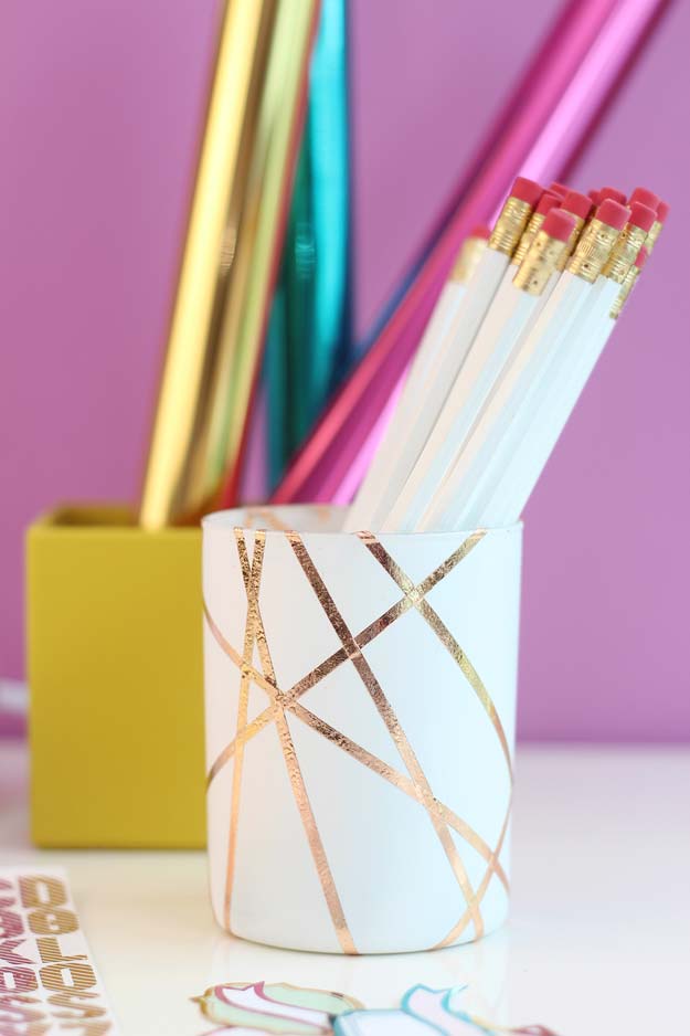 Gold DIY Projects and Crafts - Easy Rose Gold Foiled Pencil Cup - Easy Room Decor, Wall Art and Accesories in Gold - Spray Paint, Painted Ideas, Creative and Cheap Home Decor - Projects and Crafts for Teens, Apartments, Adults and Teenagers http://diyprojectsforteens.com/diy-projects-gold