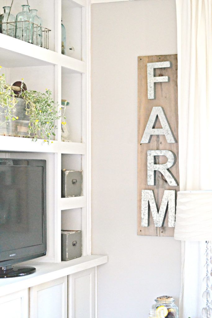 Farmhouse Decor Ideas - Beautiful DIY Home Decor that you can do. Pin it now and make it them later!