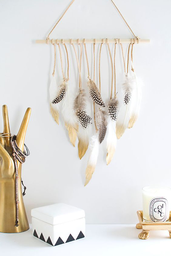 diy-hanging-feathers
