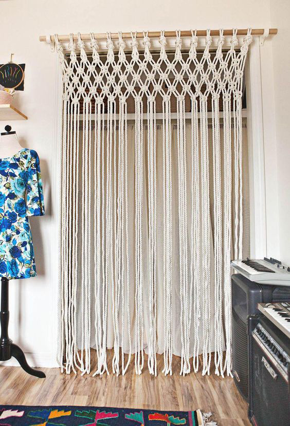 diy-macrame-tapestry