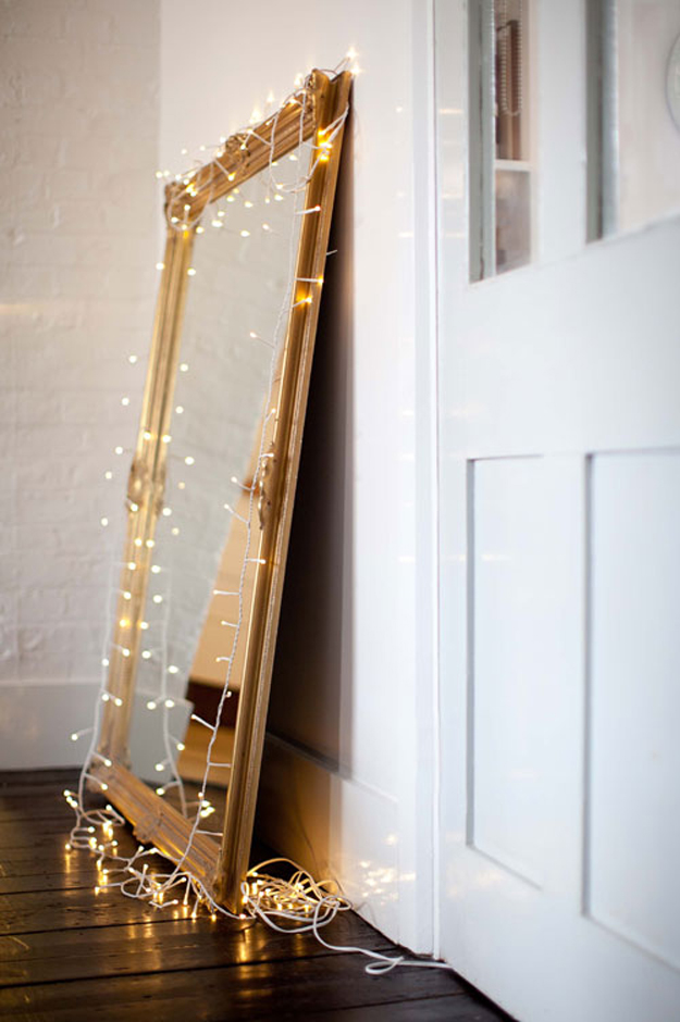 String Light DIY ideas for Cool Home Decor | Vintage Mirror Christmas Light are Fun for Teens Room, Dorm, Apartment or Home | http://diyprojectsforteens.com/diy-string-light-ideas/