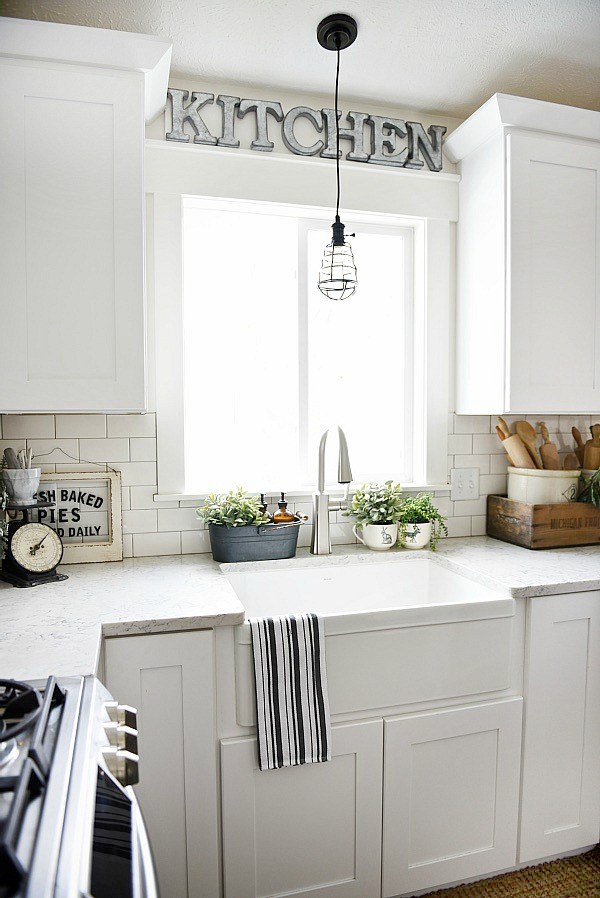 Farmhouse sink pros & cons - A MUST read before getting a farmhouse sink!