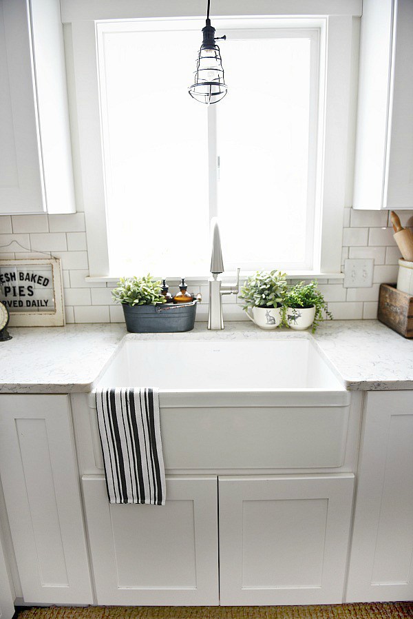 Farmhouse sink pros & cons - A MUST read before getting a farmhouse sink!