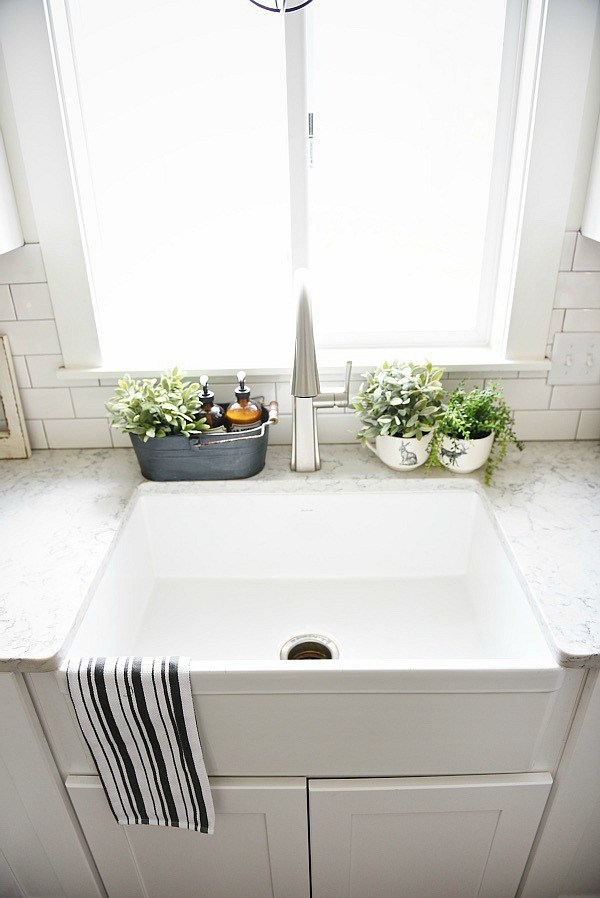 Farmhouse sink pros & cons - A MUST read before getting a farmhouse sink!