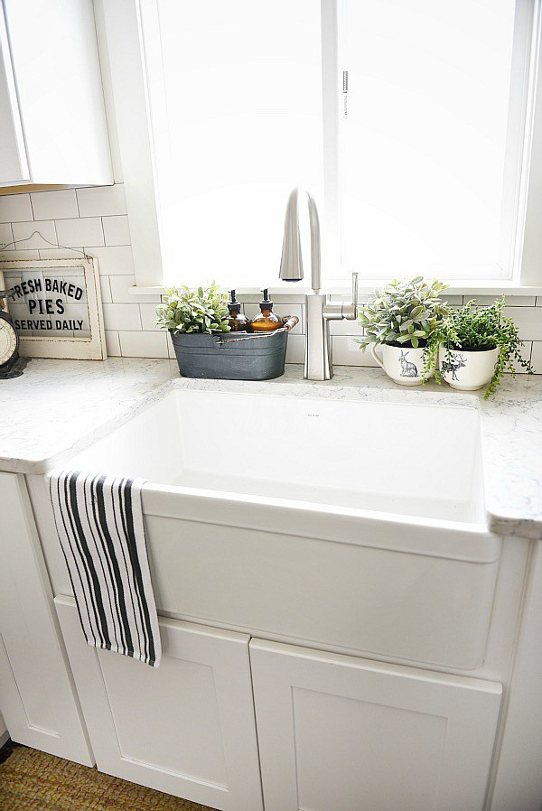 Farmhouse sink pros & cons - A MUST read before getting a farmhouse sink!