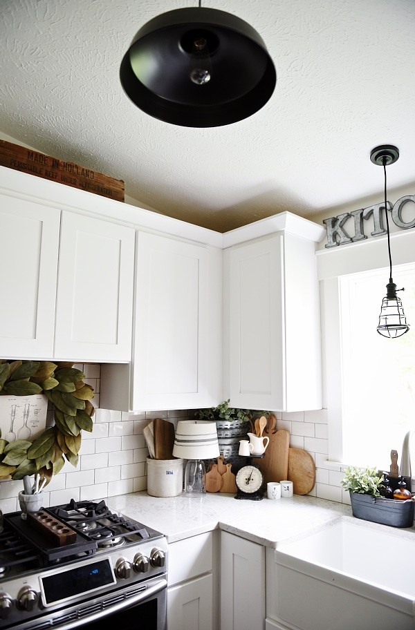 Farmhouse style kitchen decor - A great blog for farmhouse style home decor inspiration! 