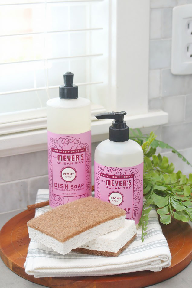 Spring cleaning supplies and spring cleaning tips. This is a pretty way to display dish soap and hand soap.