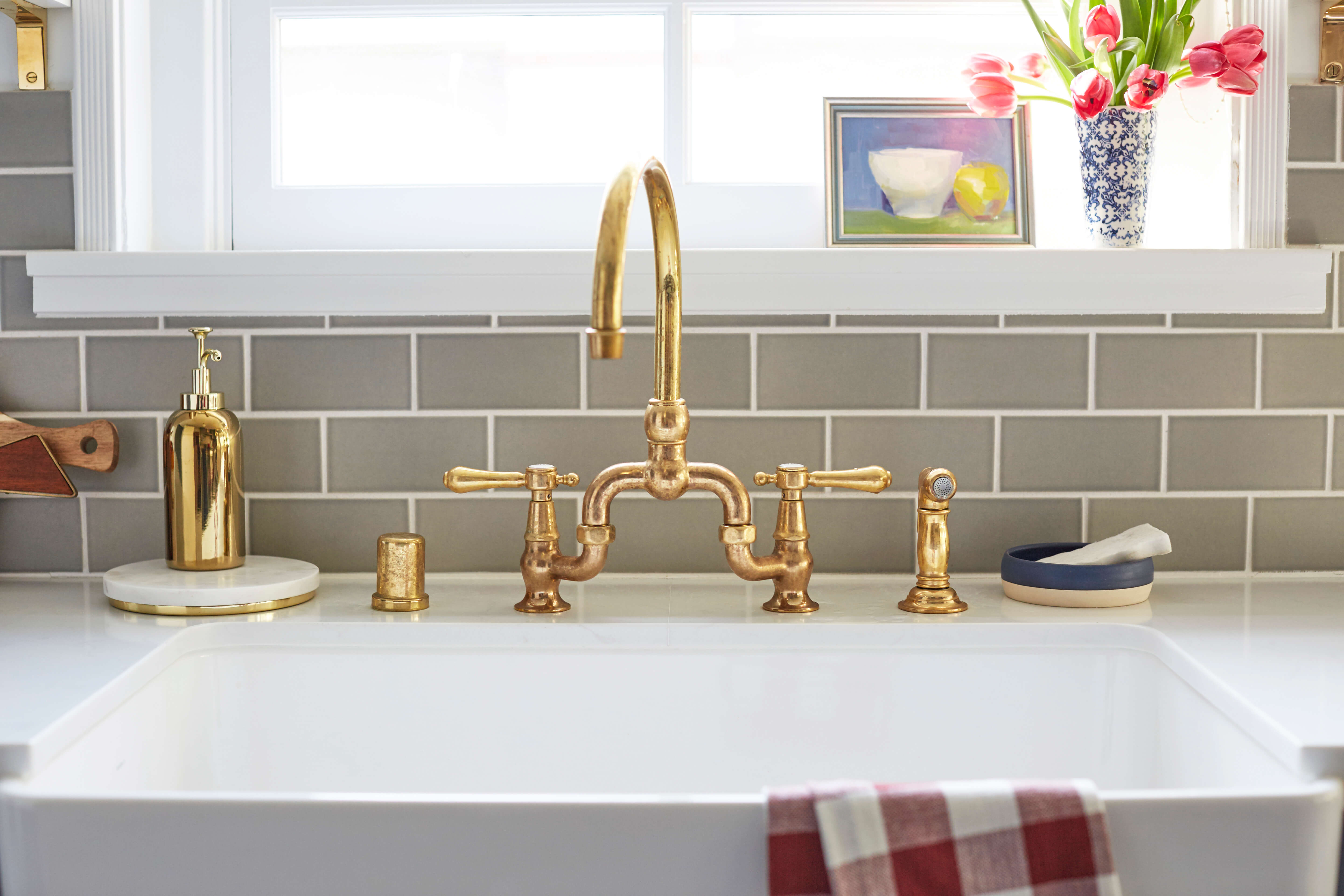 emily-_henderson_ginny_macdonald_arched_faucet