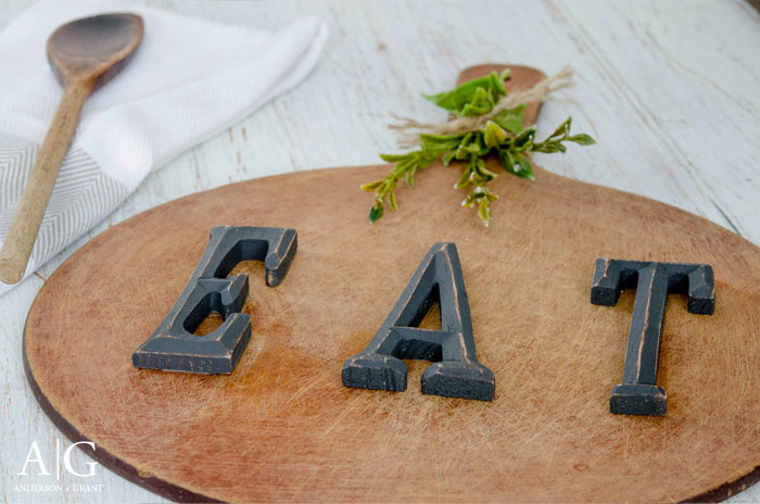 Create a unique piece of kitchen decor using an old pizza board. || www.andersonandgrant.com